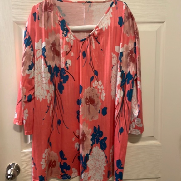 desinger no tag Tops - Designer floral tunic rounded collar 3X-4X very good condition top pleated